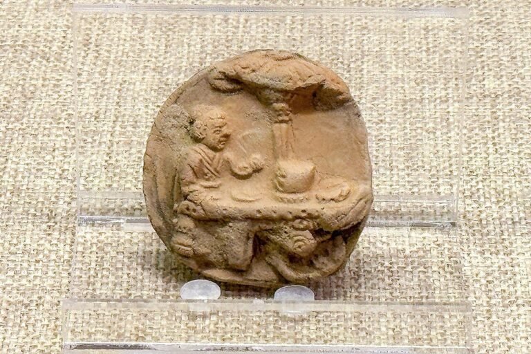 20241025 Pottery Model Depicting Night Market Snacks.jpg