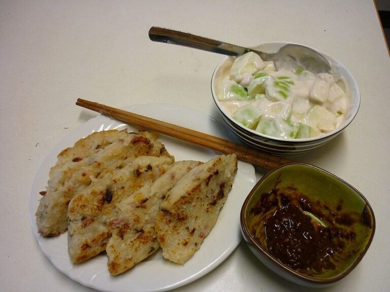 5月14日 香煎蘿蔔糕配桂林辣椒醬，青蘋果拌 Rhababer-Vanille 酸奶.jpg