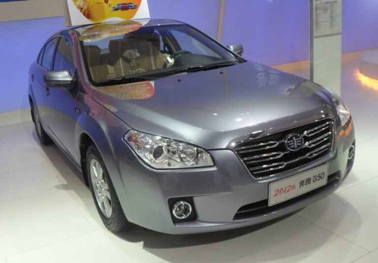 Besturn B50 -- Auto Chongqing -- 2012-06-07.jpg