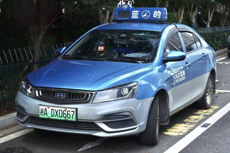 Blue taxi of Changsha - Geely Emgrand EV.jpg