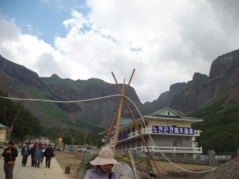 Building of hot spring in Changbai Mountain.jpg