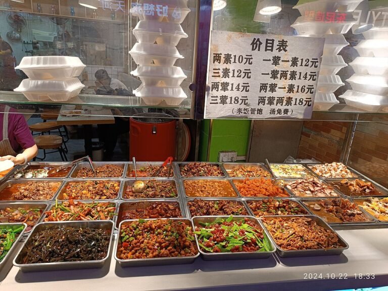 GD 廣東 Guangdong GZ 廣州 Guangzhou 天河 Tianhe 中山大道 Zhongshan Road 車陂街道 Chebei 三十三道自選快餐 cooked food food shop October 2024 R12S 02.jpg