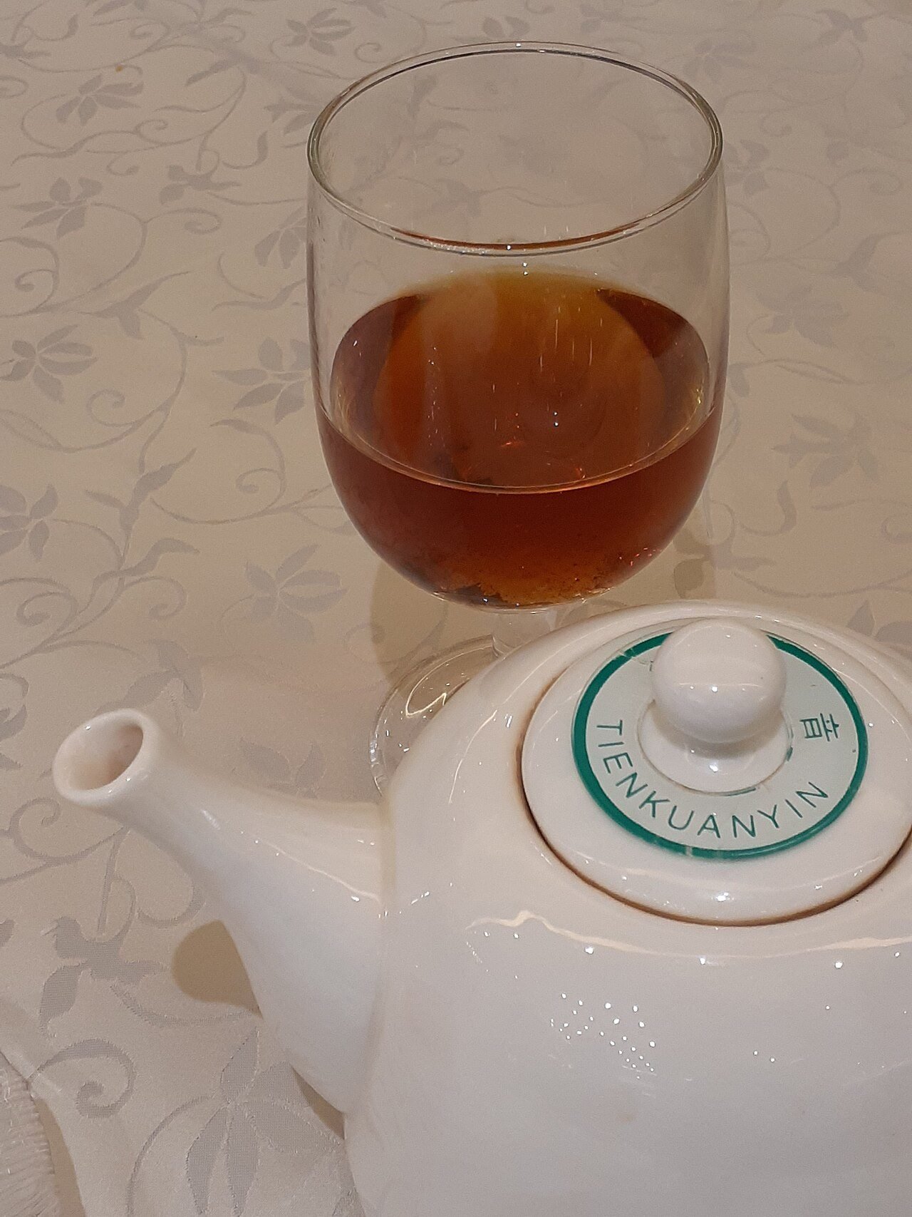 HK SSP 長沙灣廣場 Cheung Sha Wan Plaza mall shop 盈暉海鮮酒家 Glorious Seafood Restaurant hot tea glass cup 鐵觀音 Tienguanyin December 2019 SS2.jpg