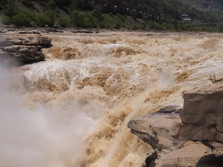 Hukou Waterfall 壺口瀑布 - panoramio (2).jpg