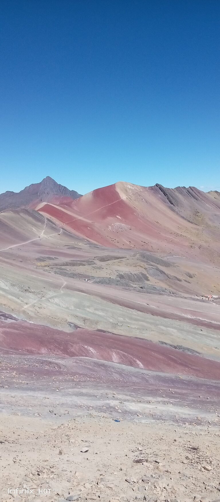 Montaña de colores en Cuzco Perú.jpg
