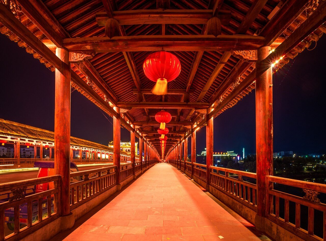 Puente en Wuyuan, China (17404428642).jpg